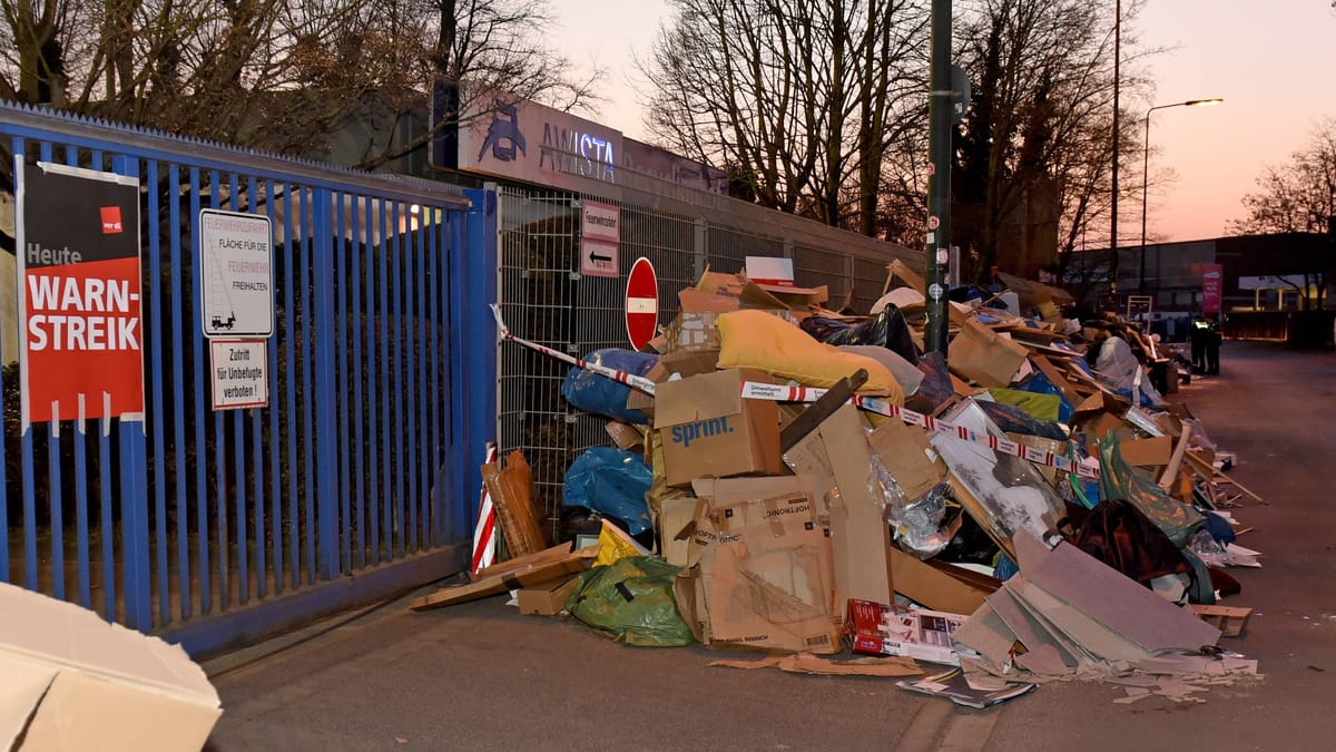 Müll vor Recyclinghöfen – Mülldetektive leiten 80 Verfahren ein