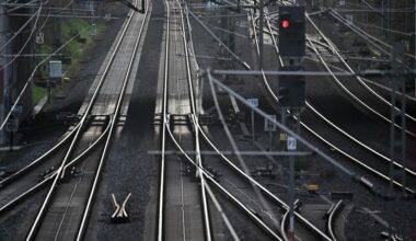 Bahn: Kuh legt Bahnverkehr rund um Duisburg lahm