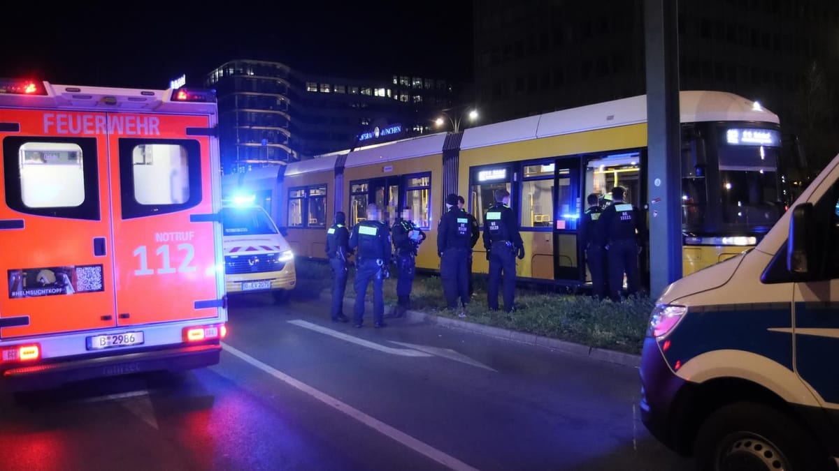 Fahndung nach Messerangriff in Straßenbahn läuft