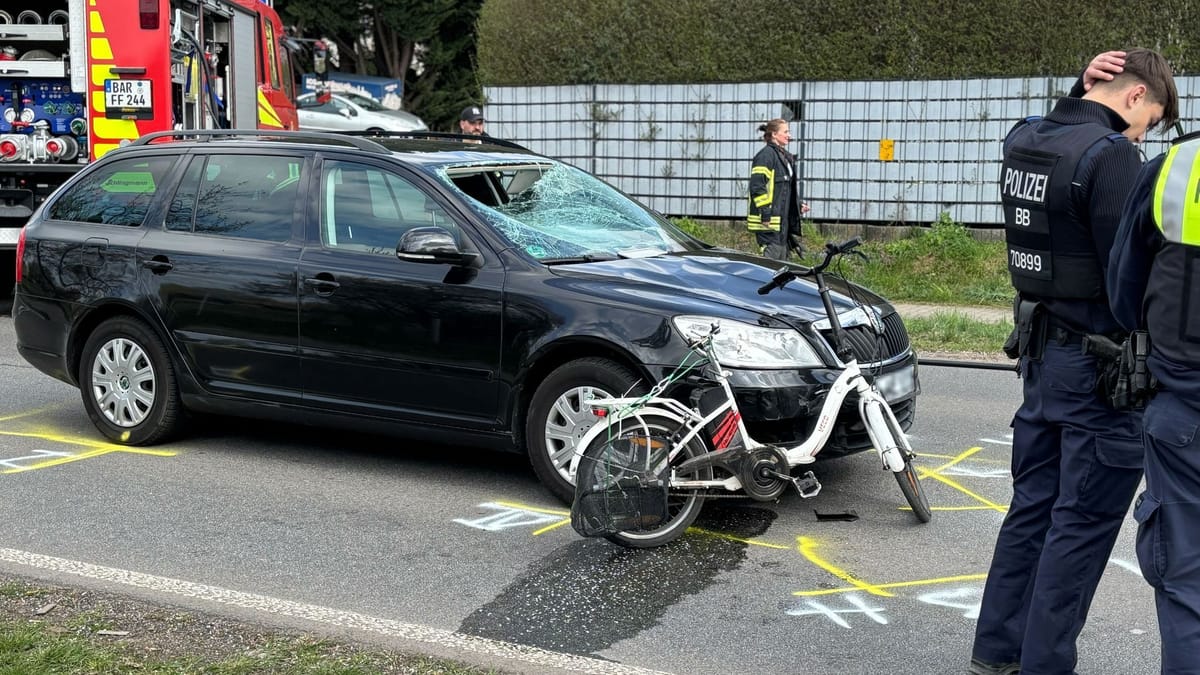 Ahrensfelde bei Berlin: Radfahrer stirbt nach Unfall
