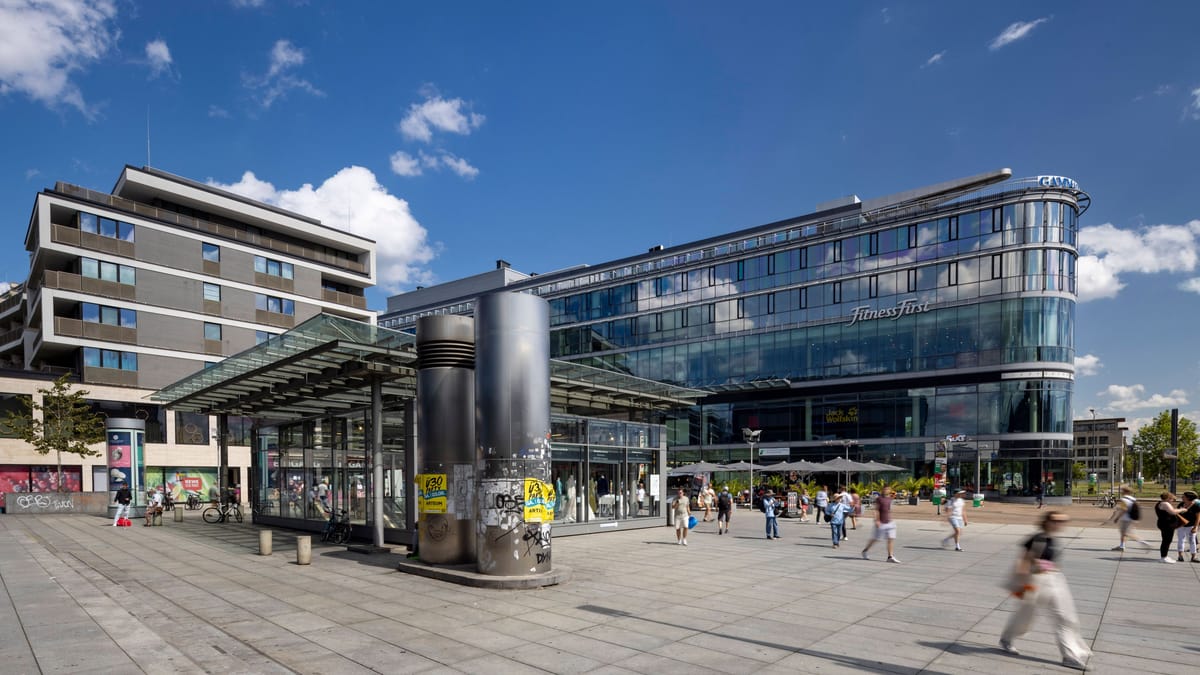 Polizei ermittelt nach Massenschlägerei am Wiener Platz