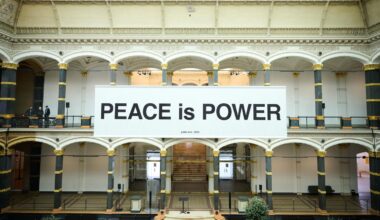 Yoko Ono in Gropius Bau und Nationalgalerie: Zündeln für den Frieden