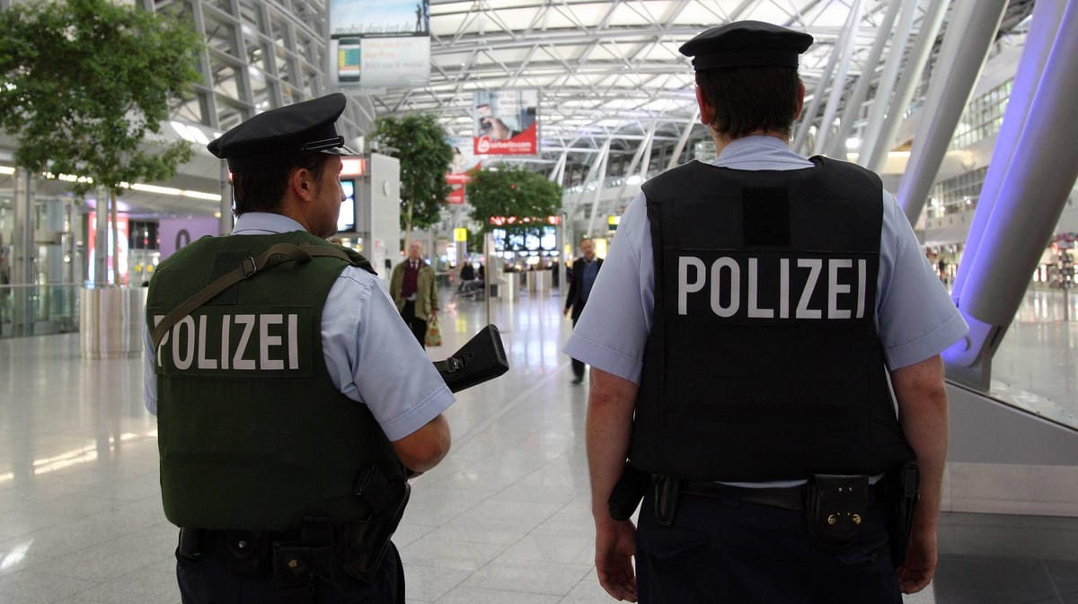 Haftbefehl stoppt 17-Jährigen aus Kairo