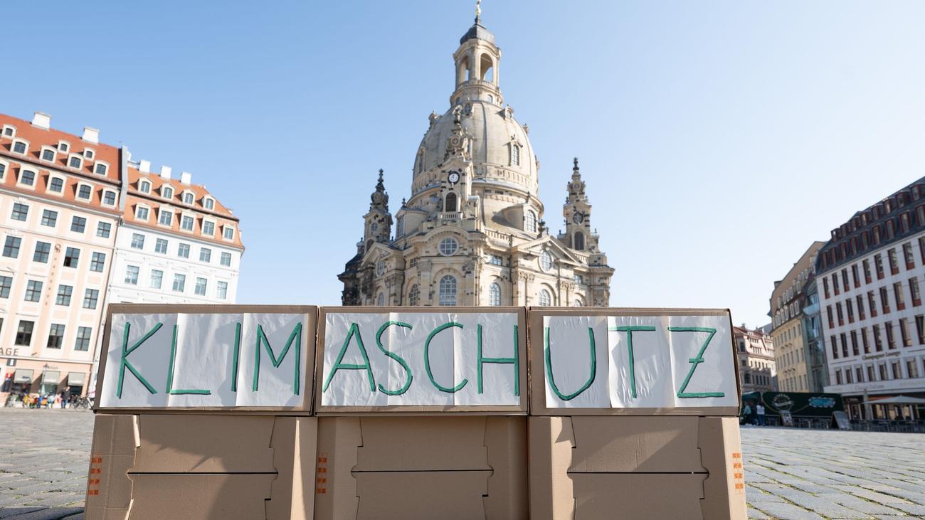 Demonstration für Klimaschutz: Fridays for Future protestiert in Dresden