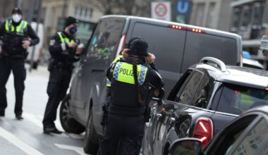 Drogen, Messer und Haftbefehle bei Verkehrskontrolle