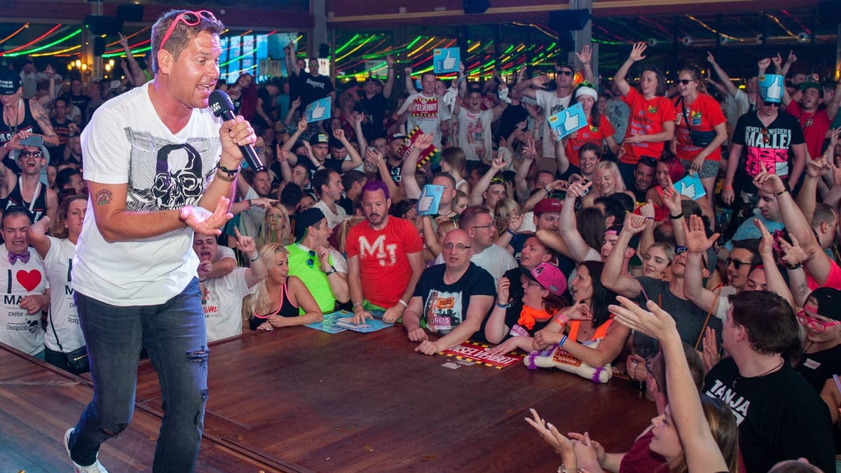 Ballermann-Star Peter Wackel mit lustigem Fauxpas