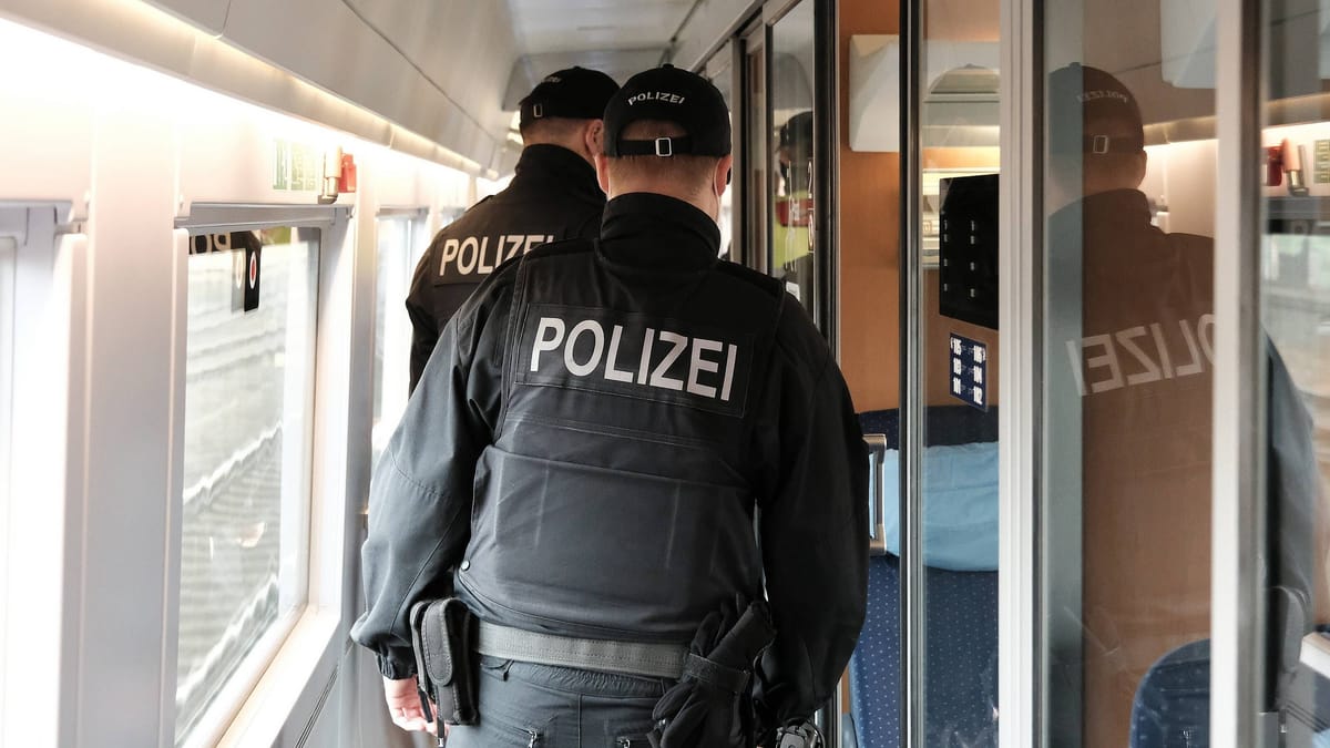 Fan attackiert Bundespolizisten in Hannover