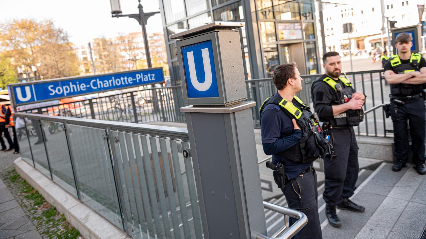 Ein Mann stirbt nach Messerangriff in Berliner U-Bahnhof