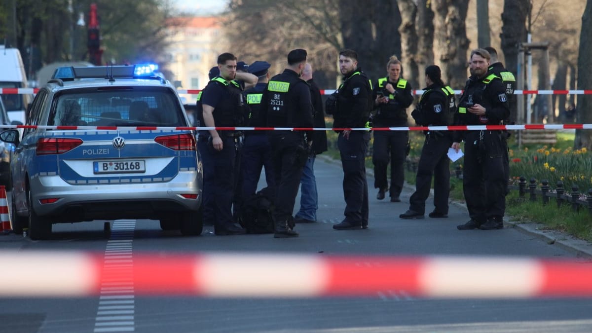 Tödliche Messerattacke in U-Bahnhof – Polizei schießt Täter nieder