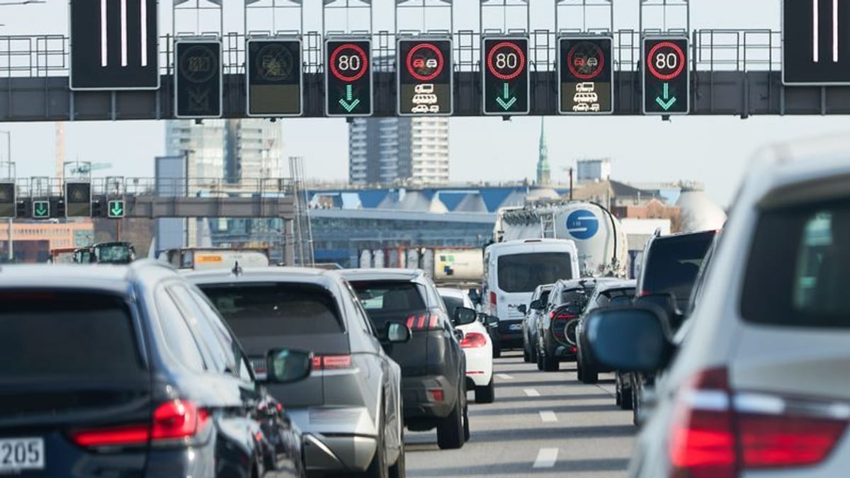 Autopannen im Elbtunnel führen zu Stau