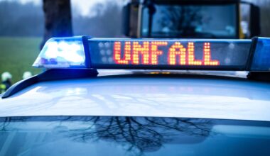 Audi überschlägt sich mehrfach in Gröpelingen – zwei Verletzte