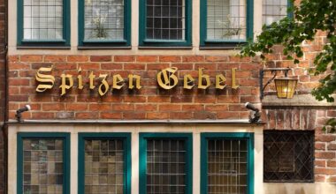 Kneipen-Taufe mit Schnaps im "Spitzen Gebel" hat Kult-Status
