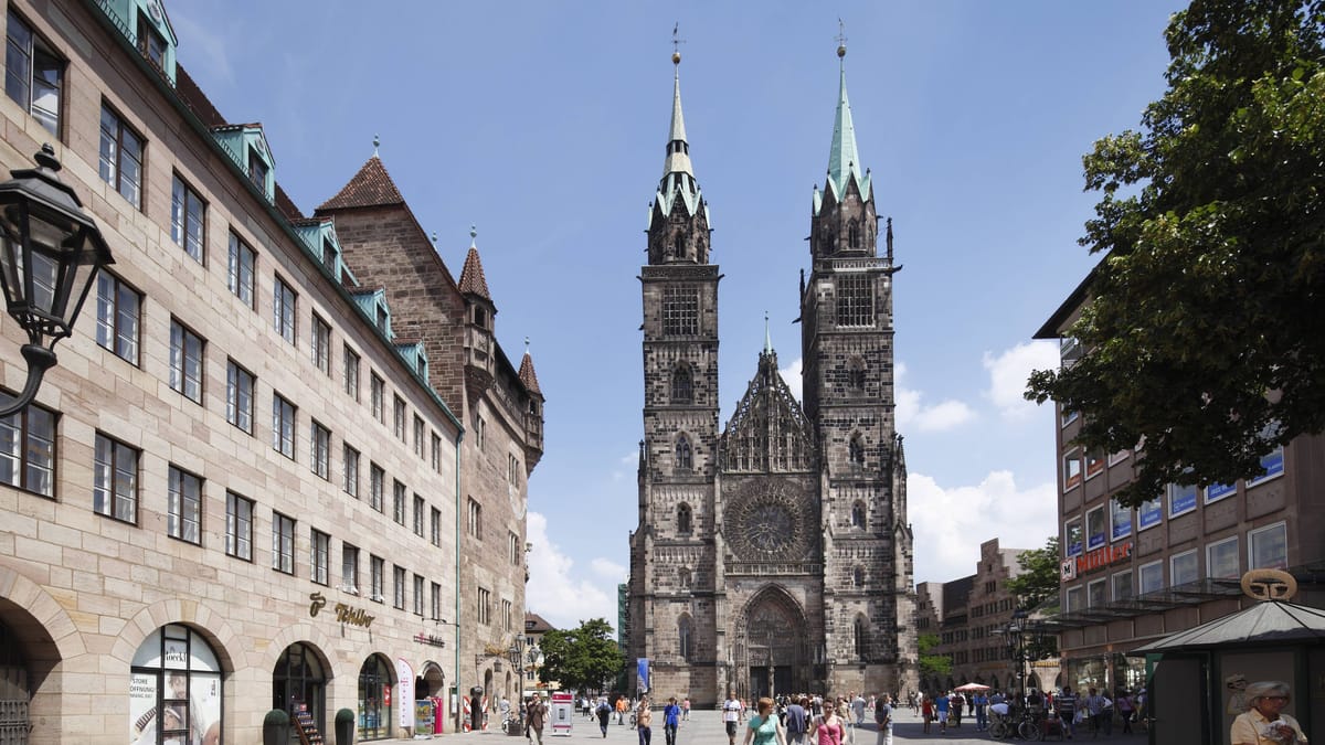 Dieb verletzt Polizisten in der Innenstadt – Messer im Spiel