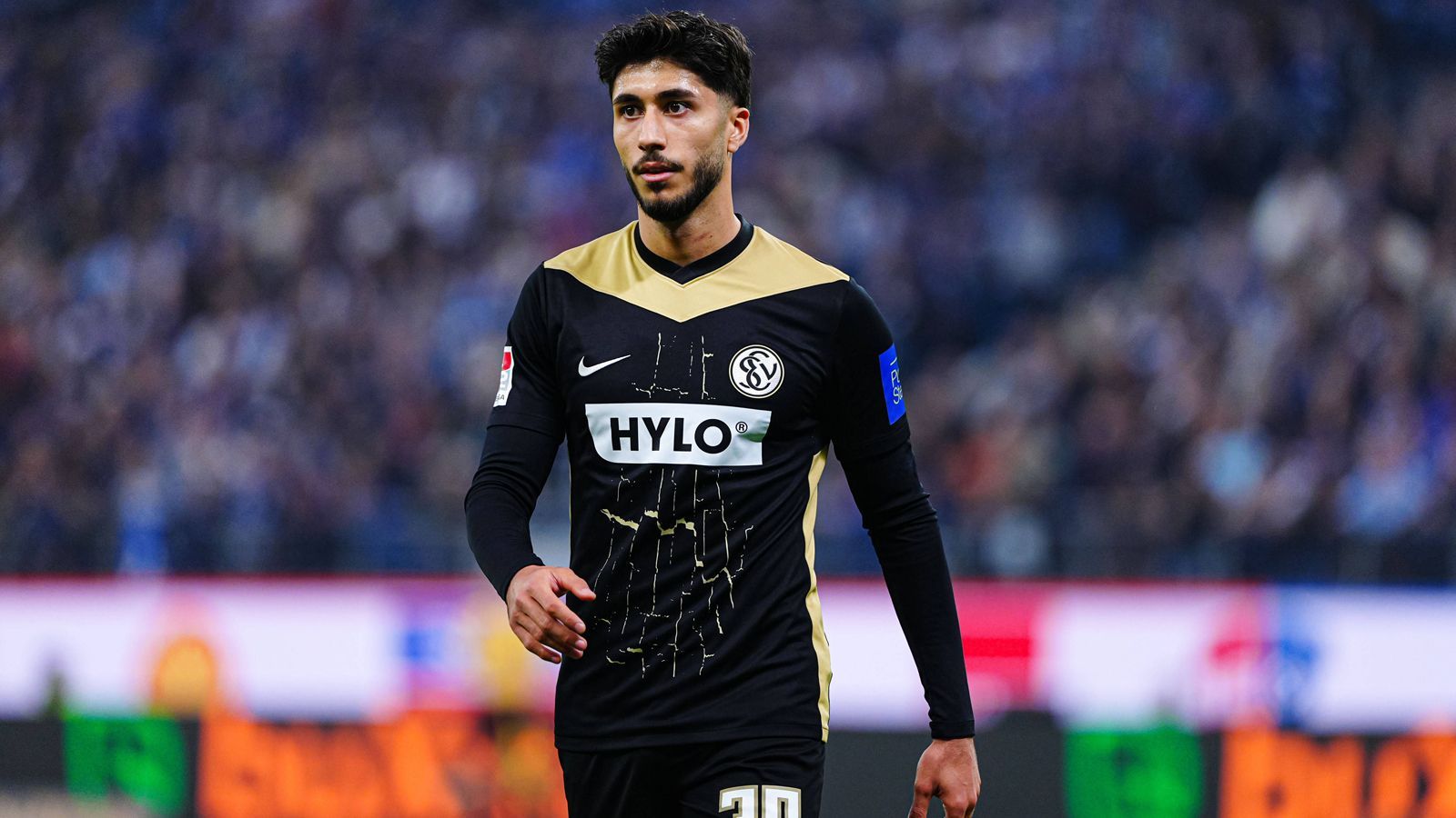<strong>Muhammed Damar (1899 Hoffenheim/SV Elversberg)</strong><br>... dem Bericht nach vier bis fünf Millionen Euro Ablöse, die Damars Stammklub Hoffenheim aufrufen dürfte. Damars Vertrag bei der TSG läuft im Sommer 2026 aus. Zuletzt wurde zudem auch noch über angebliches Interesse von Olympique Marseille und Inter Mailand am gebürtigen Berliner berichtet.