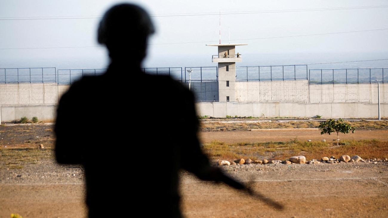El Salvador: USA schieben weitere angebliche Bandenmitglieder ab