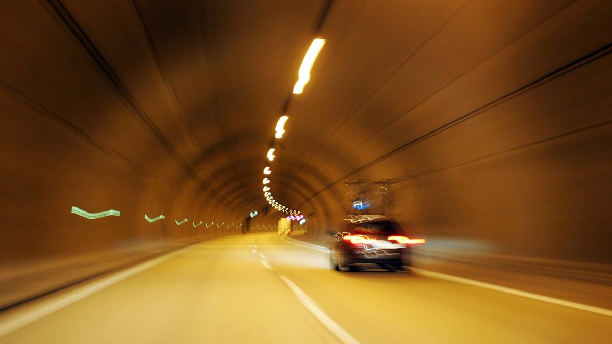 Blitzer ausgebremst – Tunnel-Rennen in Britz