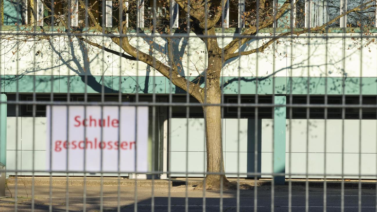 Rechtsextremismus: Duisburger Schulen wegen rechtsradikaler Drohungen erneut geschlossen