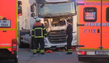 Mann wird bei Reifenwechsel unter Lkw eingeklemmt – tot