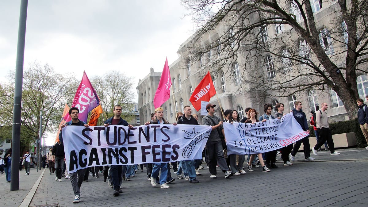 Studenten demonstrieren gegen Gebühr für Nicht-EU-Staatler