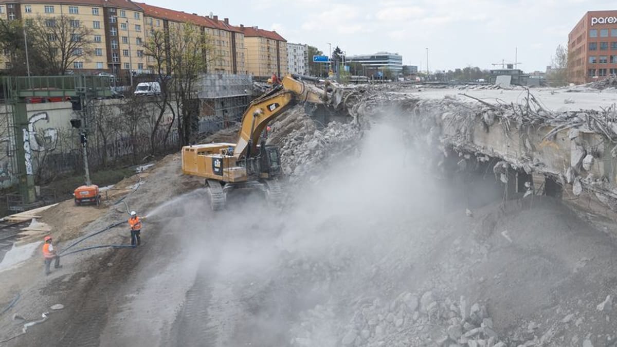 Abriss der Westendbrücke – 7.000 Tonnen Schutt erwartet