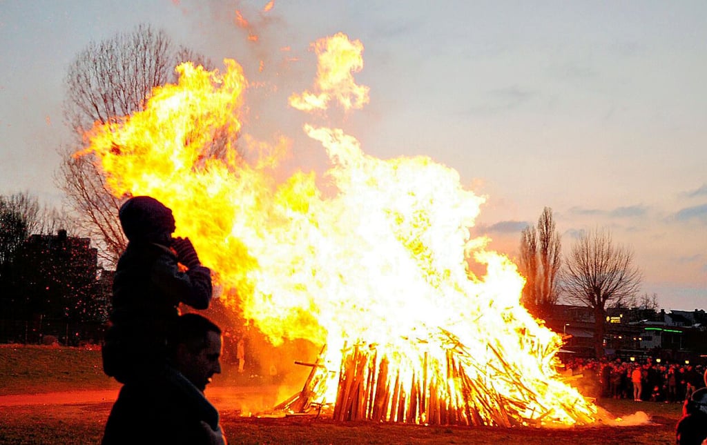 Mehrere Feuerwehren entzünden wieder Osterfeuer.