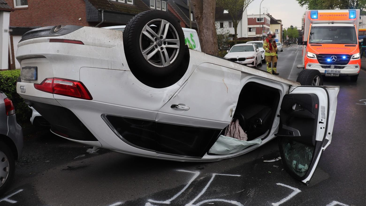 Der A4 Avant nach dem Unfall: Vermutlich war Alkohol im Spiel.