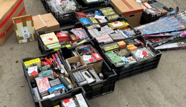 Pyrotechnik, Waffen und Drogen – Zoll stellt enorme Menge sicher
