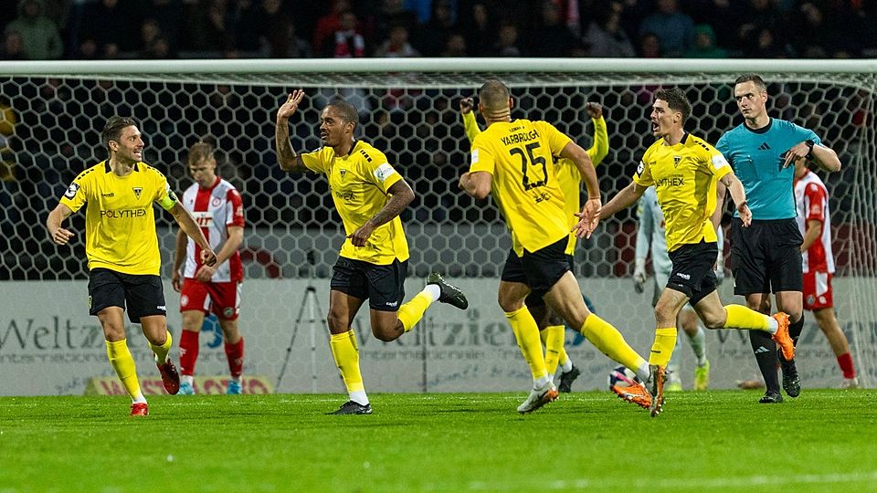 Alemannia Aachen kämpft sich zu zehnt ins Pokalfinale