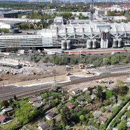Drohnenaufnahme der A100 Abrissarbeiten am 16.04.2025 12:00 Uhr