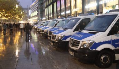Mann zeigt Hitlergruß bei Kundgebung auf der Zeil – Festnahme