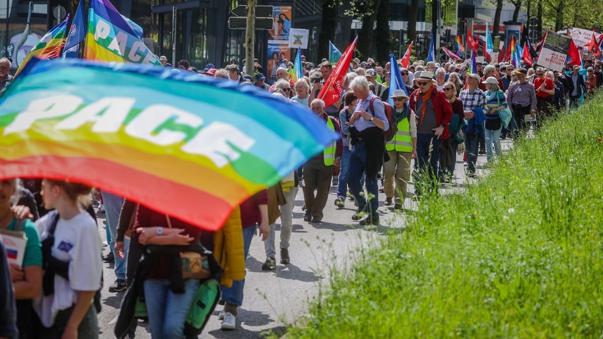 Friedensbewegte trotzen Kritik von Ukraine-Anhängern