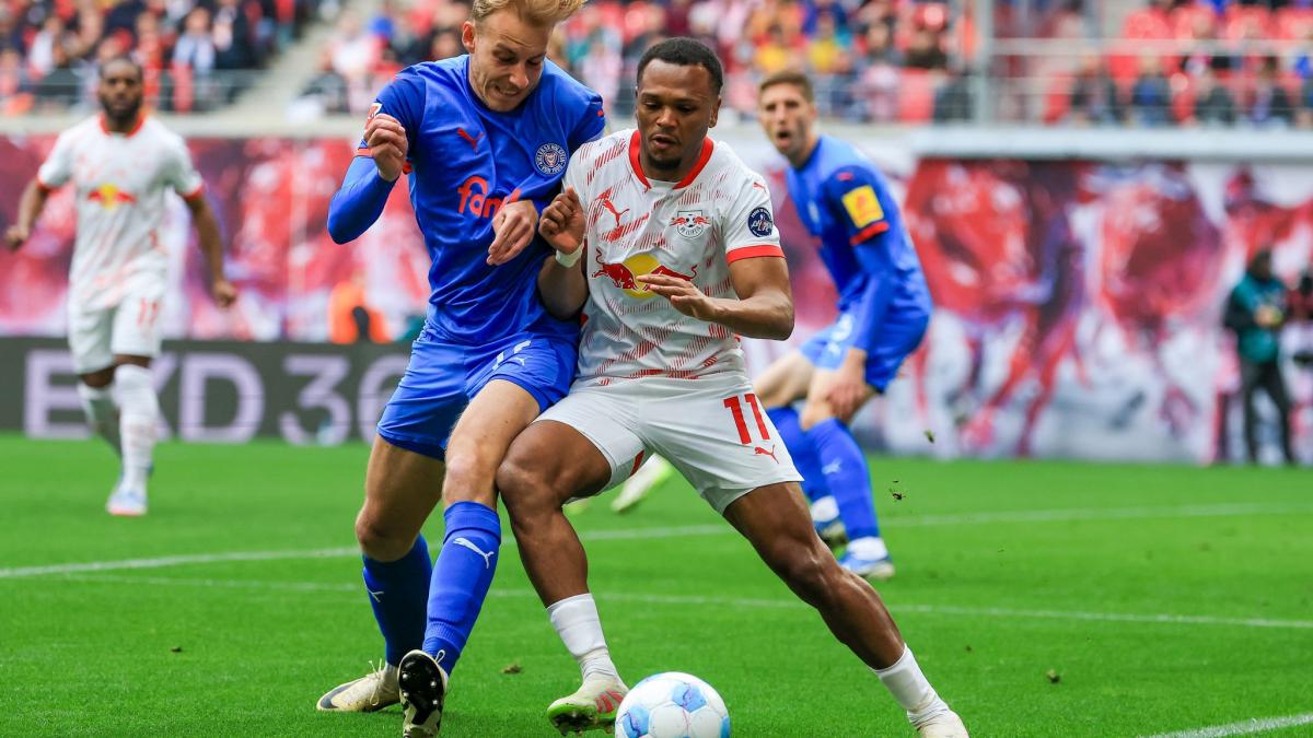 Sorge um Gulacsi, Sesko rettet: Leipzig nur Remis gegen Kiel