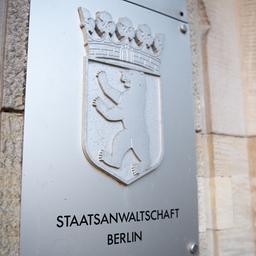 Symbolbild: Das Schild mit der Aufschrift "Staatsanwaltschaft Berlin" am Eingang des Gerichts in Moabit, aufgenommen am 08.10.2018. (Quelle: dpa-Bildfunk/Fabian Sommer)