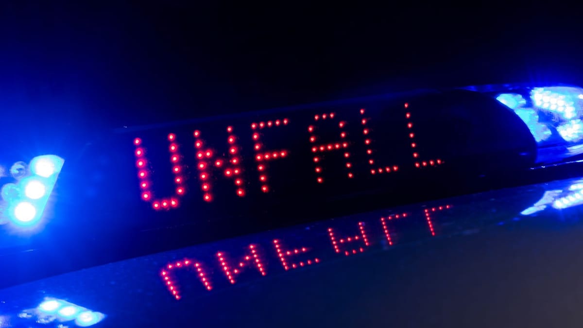 Frau kracht gegen Leitplanke – Wer hat etwas beobachtet?