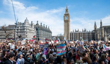 Großbritannien: Tausende Briten protestieren gegen Einschränkung von Trans-Rechten