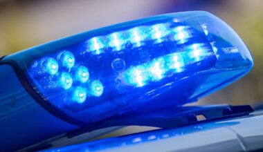 Tübingen: Mann bedroht Seniorin mit Messer und entführt sie von Parkplatz