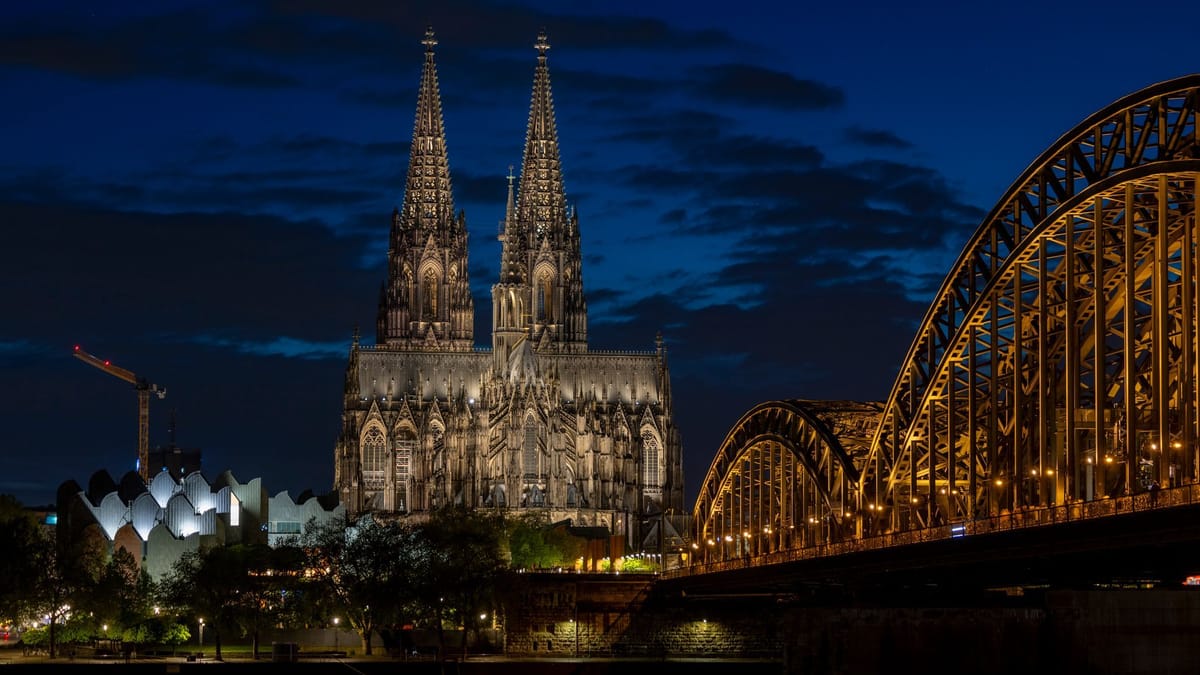 Kölner Dom erstrahlt erstmals in neuer Beleuchtung – LED statt Halogen