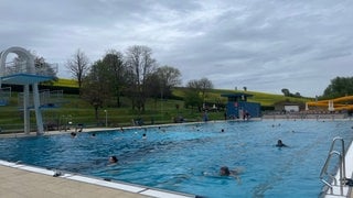 Seit Ostermontag ist die Saison im Freibad Winnweiler eröffnet.