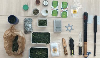 Drogen und Waffen – Polizei wird bei Durchsuchung fündig
