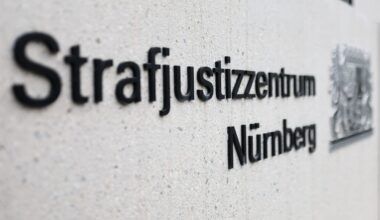 Mann sticht Frau und Tochter auf Spielplatz nieder – Prozess