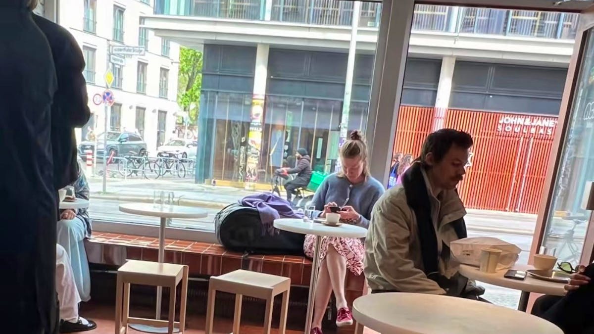 Harry Styles: Sänger in Berlin beim Käfele gesichtet