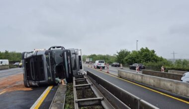 A4 nach Lkw-Unfall wieder frei, Stau aufgelöst