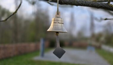 Glöckchenbaum erinnert an rund 200 Todesopfer