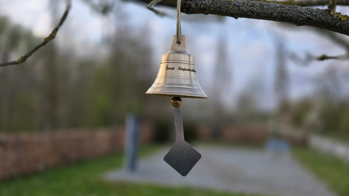 Glöckchenbaum erinnert an rund 200 Todesopfer