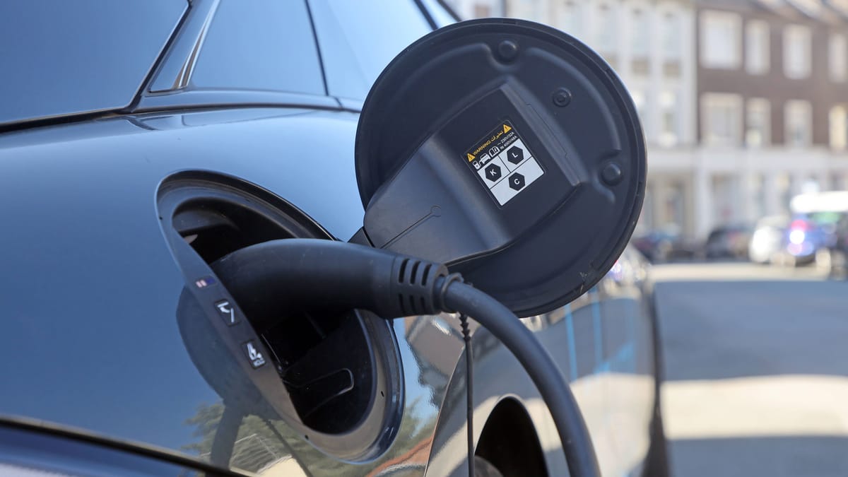 E-Auto-Zahlen 2025 in Frankfurt: Über 16.000 Elektroautos gemeldet