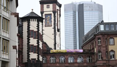 Dach des Rathausturms "Langer Franz" soll wiederaufgebaut werden