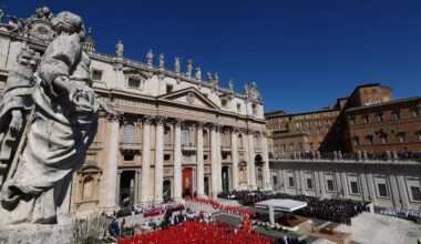 Papst Franziskus: Live: Trauerfeier für Papst Franziskus - Zeit Online