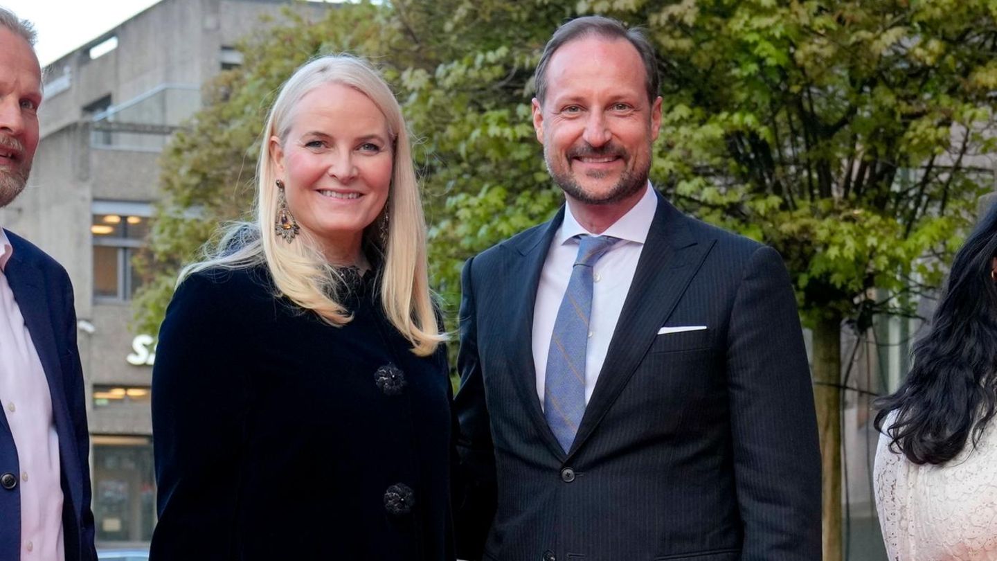 Prinzessin Mette-Marit: Hier glänzt sie mit Schmuckstück von Tochter