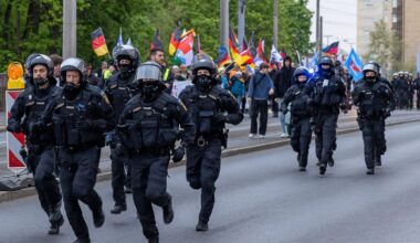 Mehrere Menschen sind nach rechter Demo verletzt