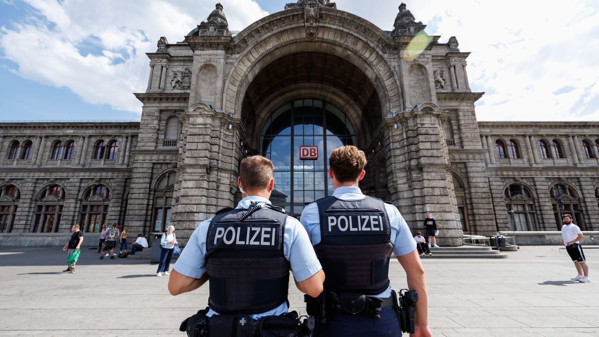 Modelagent belästigte junge Frau – Polizei warnt